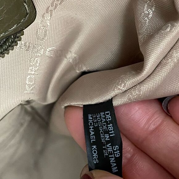 Michael Kors Bedford Medium Soft Leather Tote in Green - Picture 8 of 16